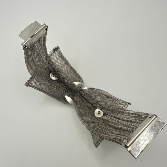 Vintage silver tone metal mesh studded bow ribbon statement wrap bracelet 6.75" - Picture 5 of 6